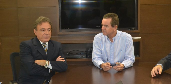 Desindustrialização é resultado da postura de isolamento, diz senador Álvaro Dias